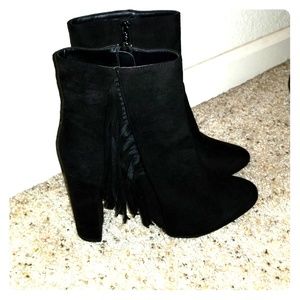 Black heeled boots with tassels on the side